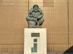 恵比寿駅西口にある恵比寿様の像