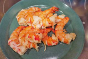 火を通したエビ