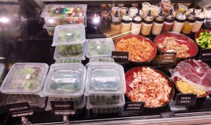 シンガポール　スーパーグルメ　サラダ