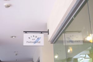 シンガポールBIRDS OF PARADISEの看板