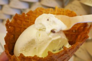 BIRDS OF PARADISEの白菊（ White chrysanthemum）味のジェラート