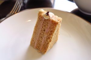 MO Bar アフタヌーンティーハムとハニーマスタードのサンドイッチ