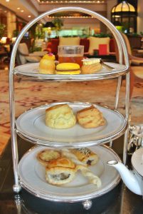 シンガポール・リージェントホテルのアフタヌーンティー 三段トレー