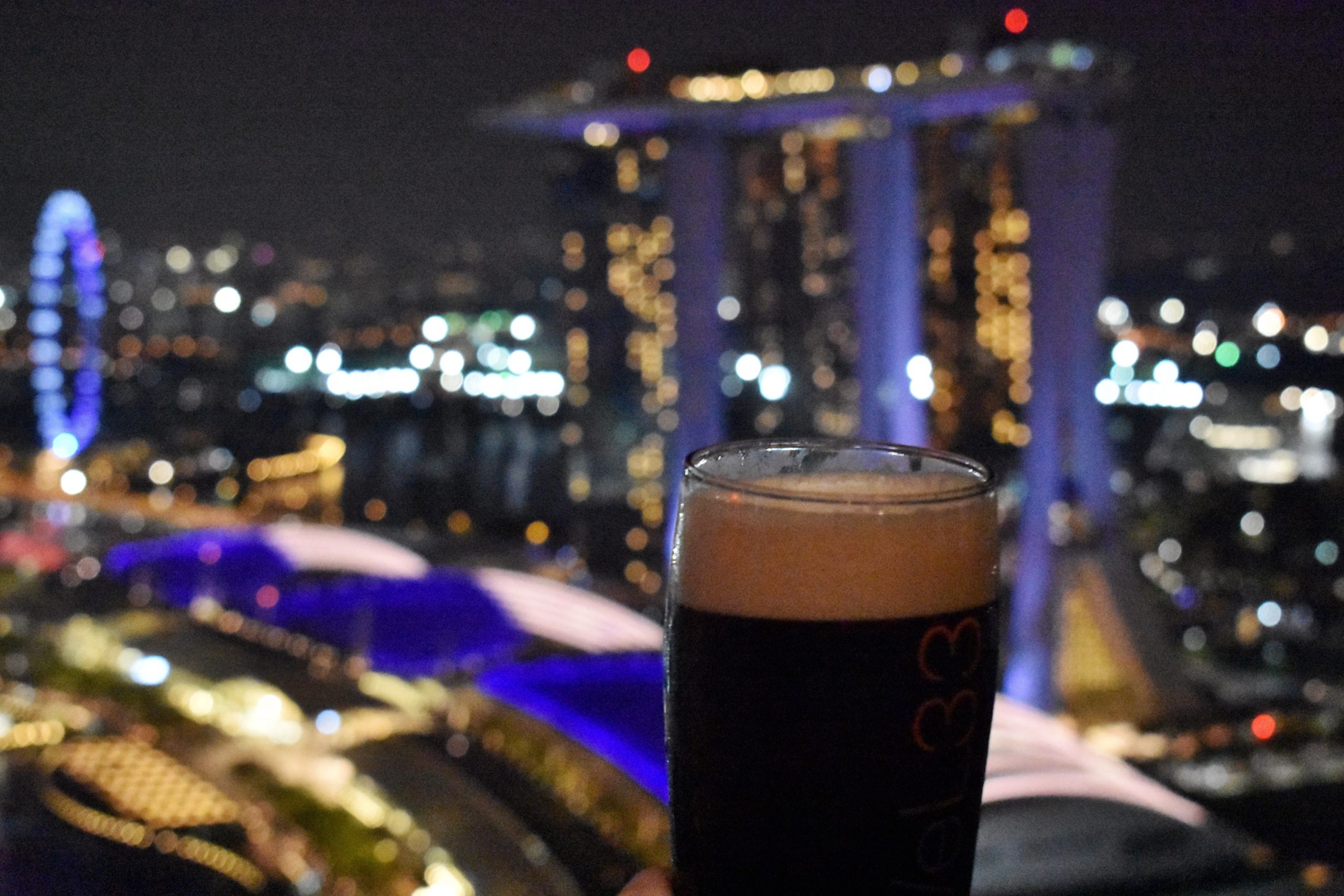 Level 33 のビールと夜景